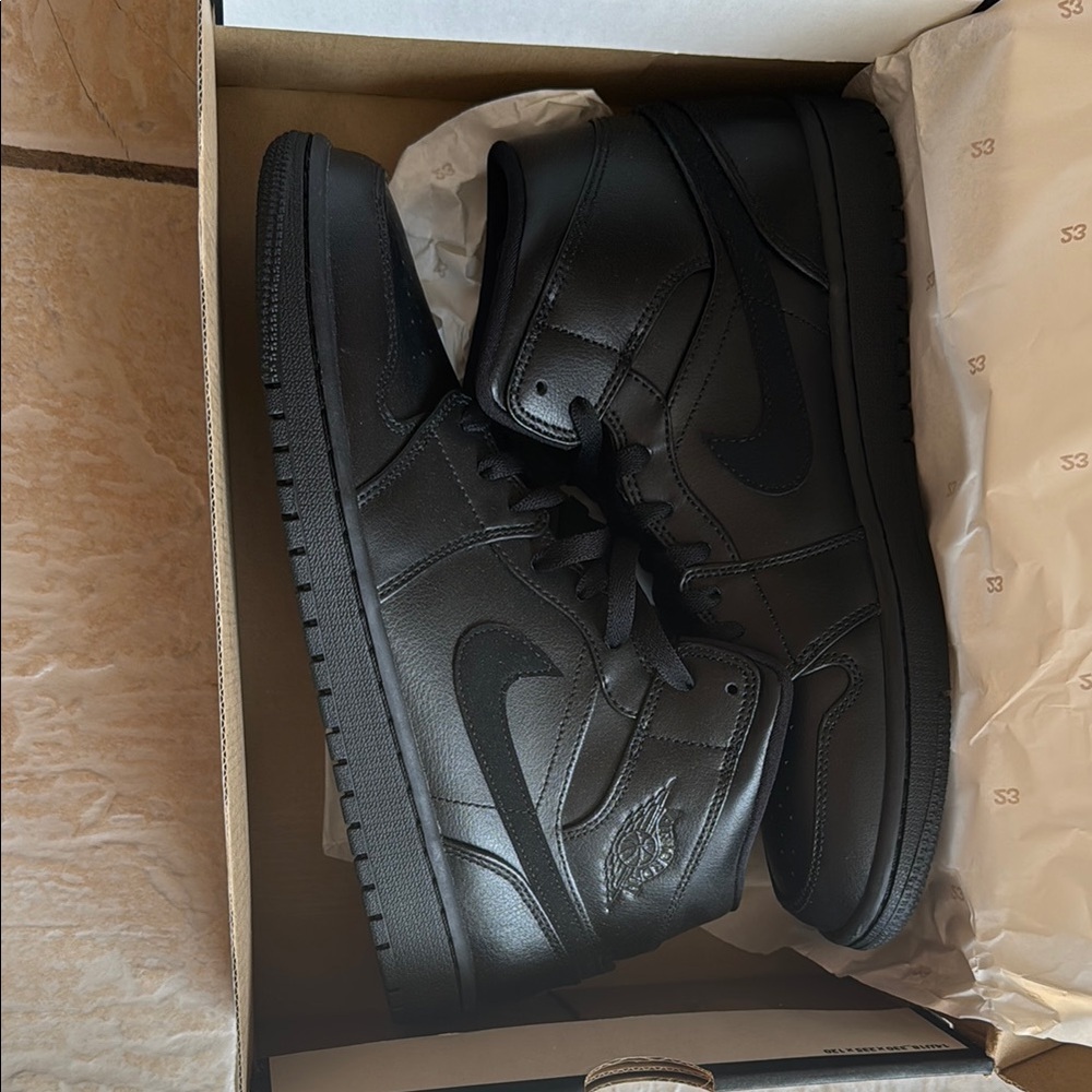 Nike Black Sneakers Classic Design